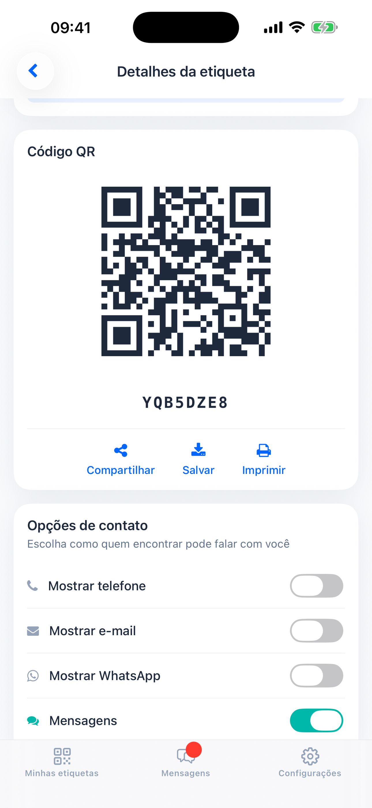 O QR code de uma etiqueta e as formas de contato para quem encontra
